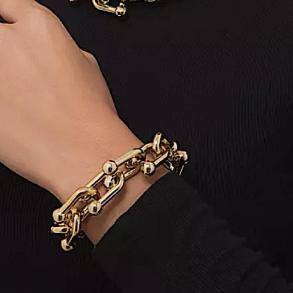 NEW SILVER U SHAPED EXAGGERATED CHUNKY MINIMALIST BRACELET - Picture 3 of 3